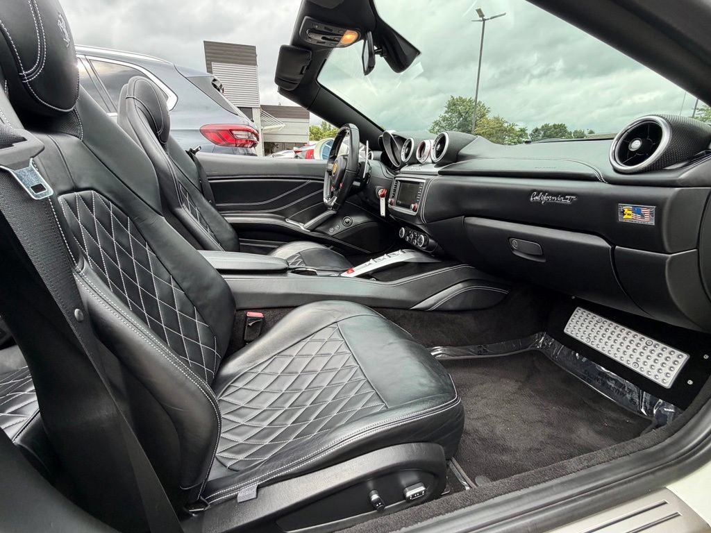 Used 2015 Ferrari California T RWD image 26