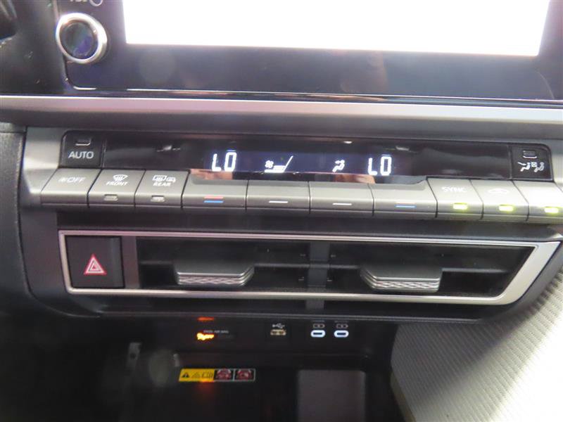 Used 2026 Toyota Camry SE w/ Convenience Package FWD image 28