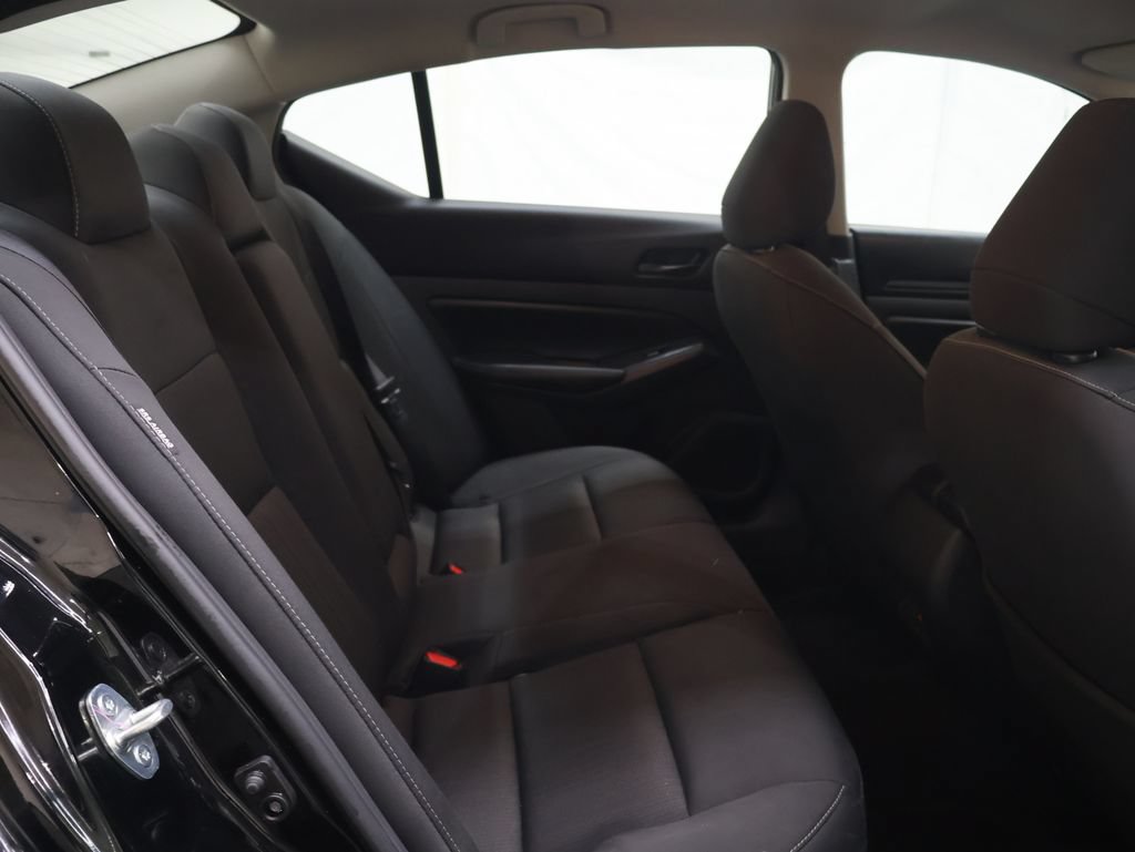 Used 2025 Nissan Altima 2.5 SV FWD image 13