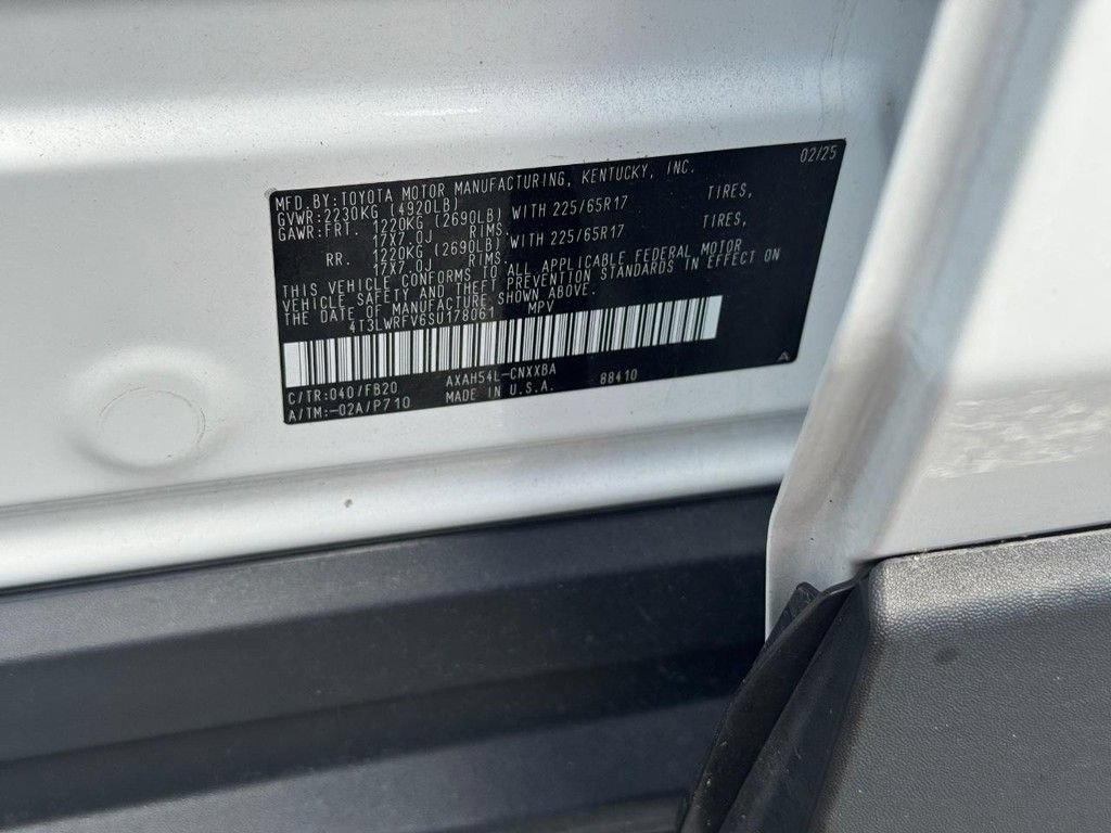 Used 2025 Toyota RAV4 LE AWD/4WD image 29