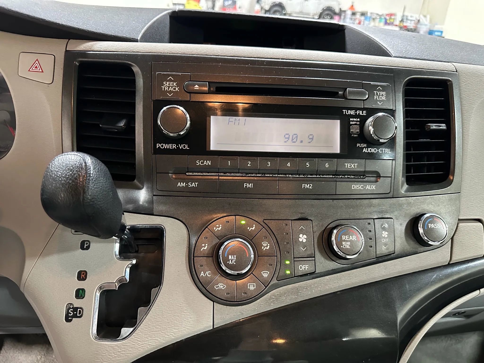 Used 2012 Toyota Sienna image 41