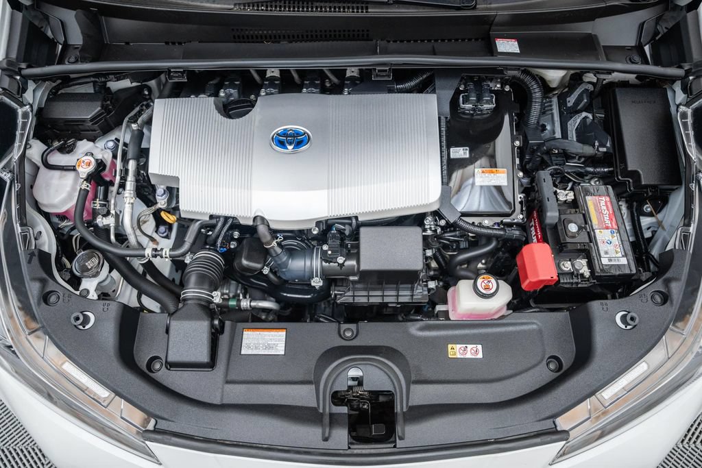 Certified 2021 Toyota Prius FWD image 21