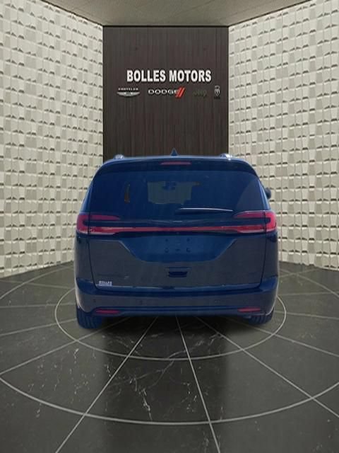 Certified 2023 Chrysler Pacifica Touring-L w/ S Appearance Package AWD/4WD image 6