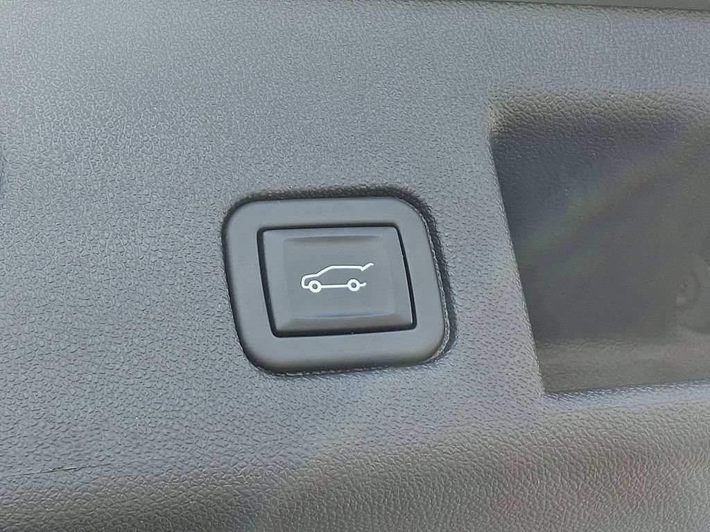 Certified 2024 Chevrolet Equinox RS w/ RS Leather Package FWD image 32