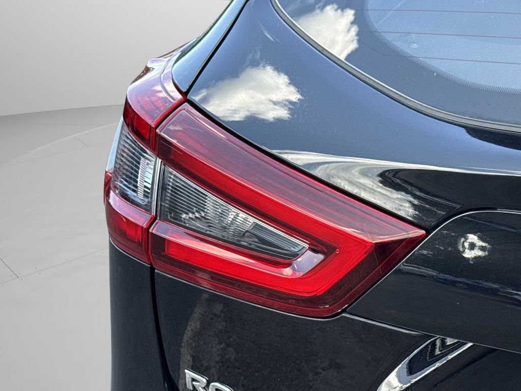 Certified 2022 Nissan Rogue Sport SV FWD image 18