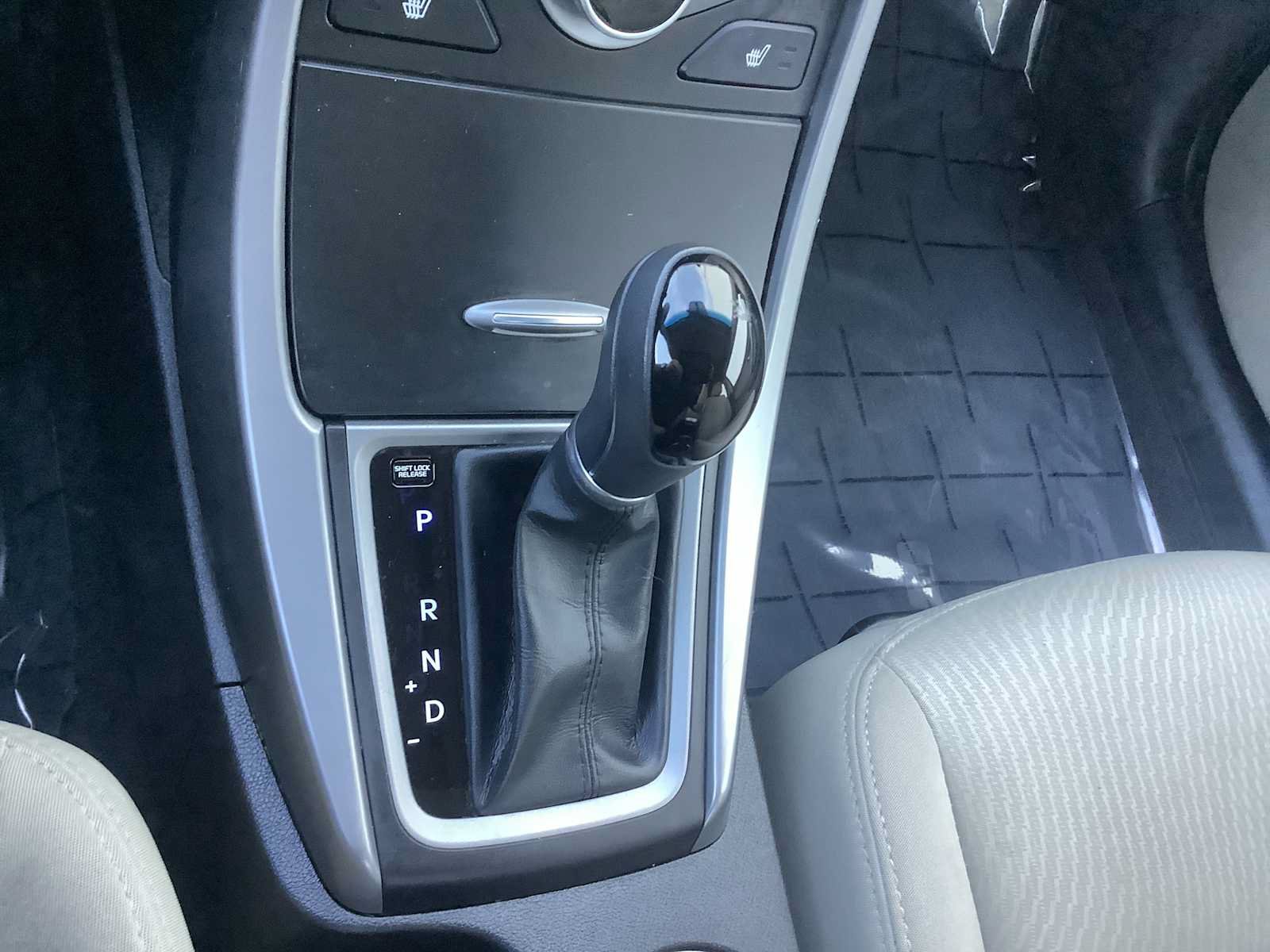 Used 2014 Hyundai Elantra SE w/ Option Group 02 FWD image 17