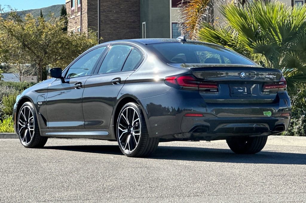 Used 2023 BMW 530e w/ M Sport Package image 5