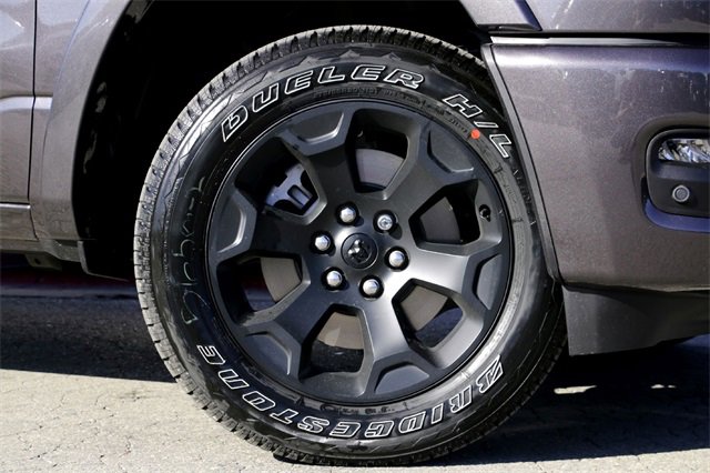 New 2026 RAM 1500 4x4 Crew Cab image 2