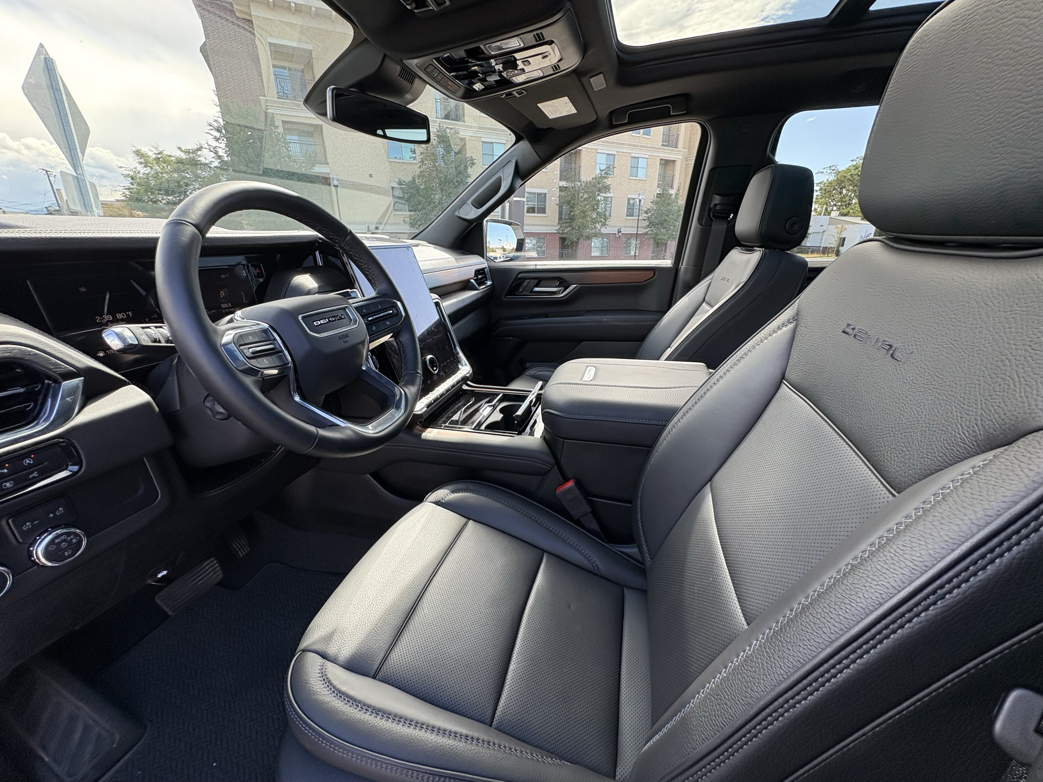 Used 2026 GMC Yukon XL Denali w/ Sun & Power Step Package AWD/4WD image 15