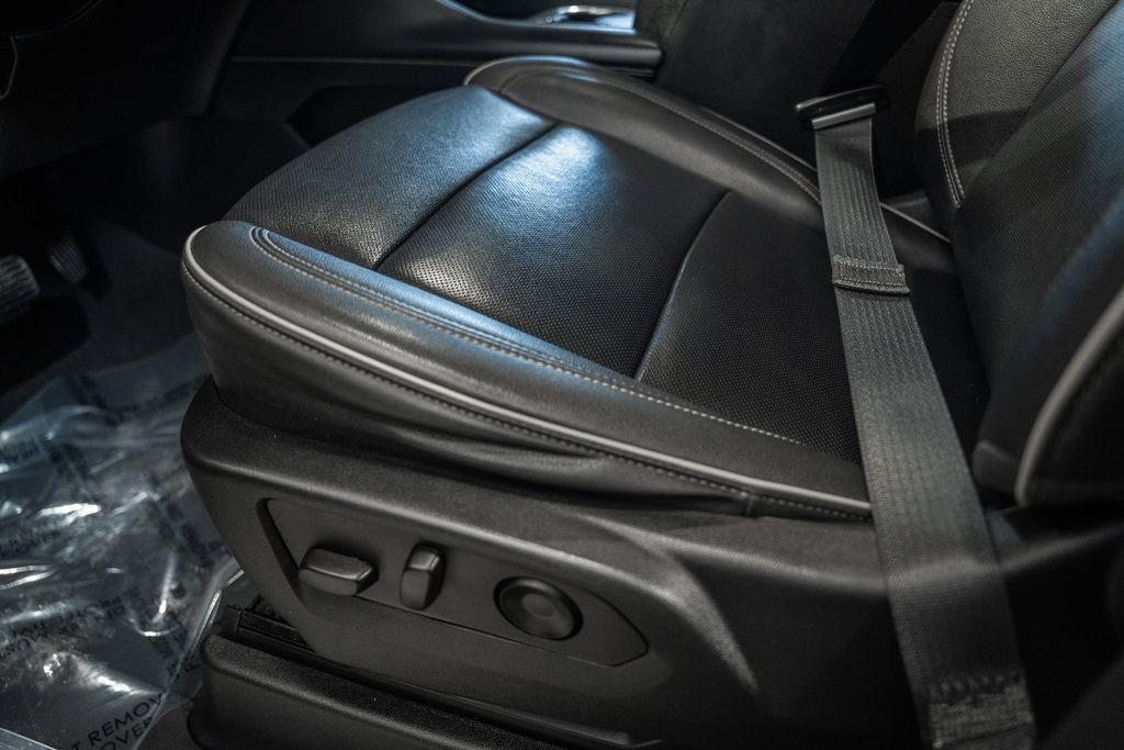 Used 2023 GMC Yukon SLT image 42