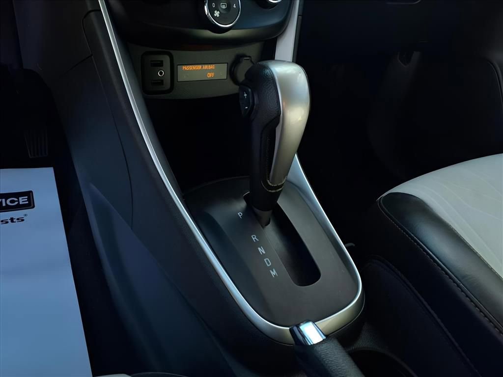 Used 2022 Chevrolet Trax LT w/ LT Convenience Package image 7