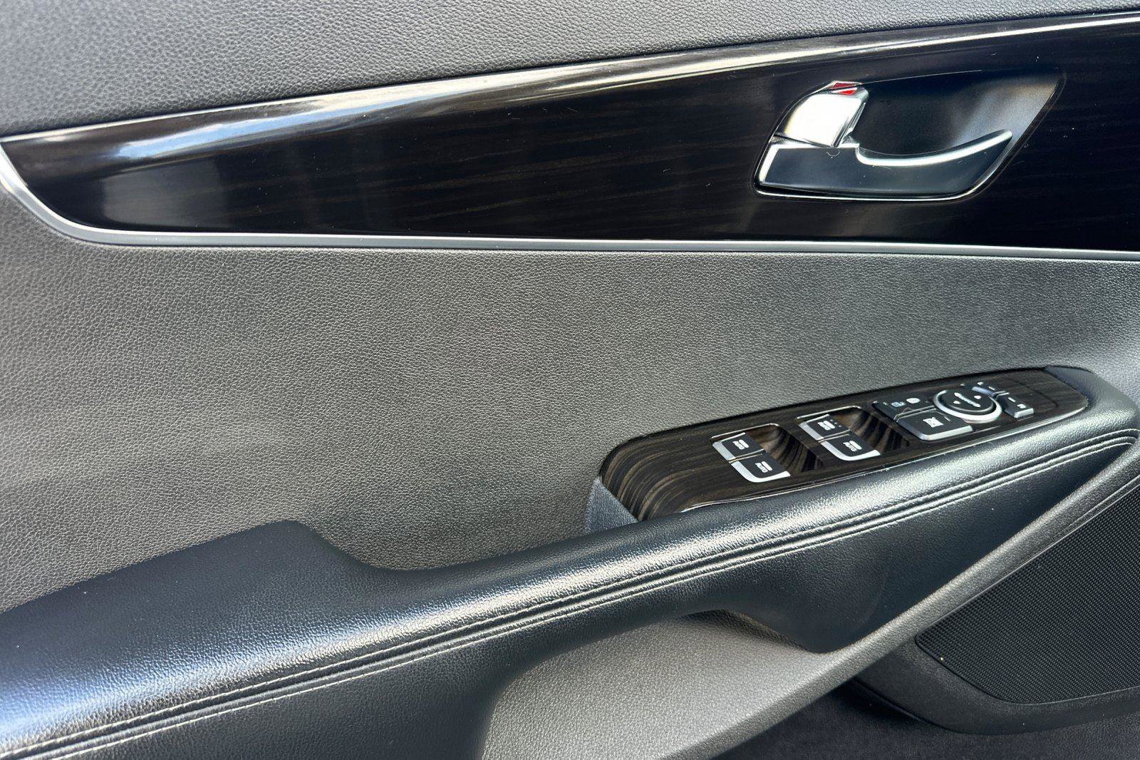 Used 2020 Kia Sorento EX image 11