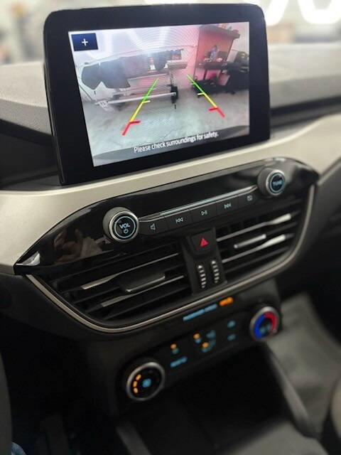 Used 2022 Ford Escape SE image 9