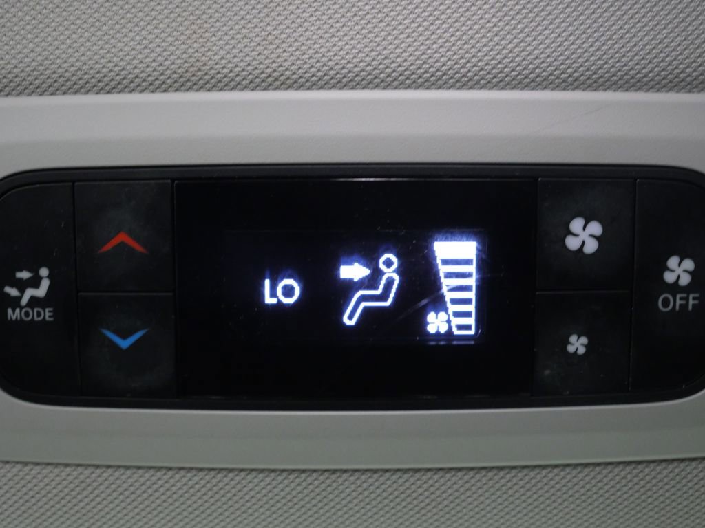 Used 2022 Chrysler Voyager LX image 25