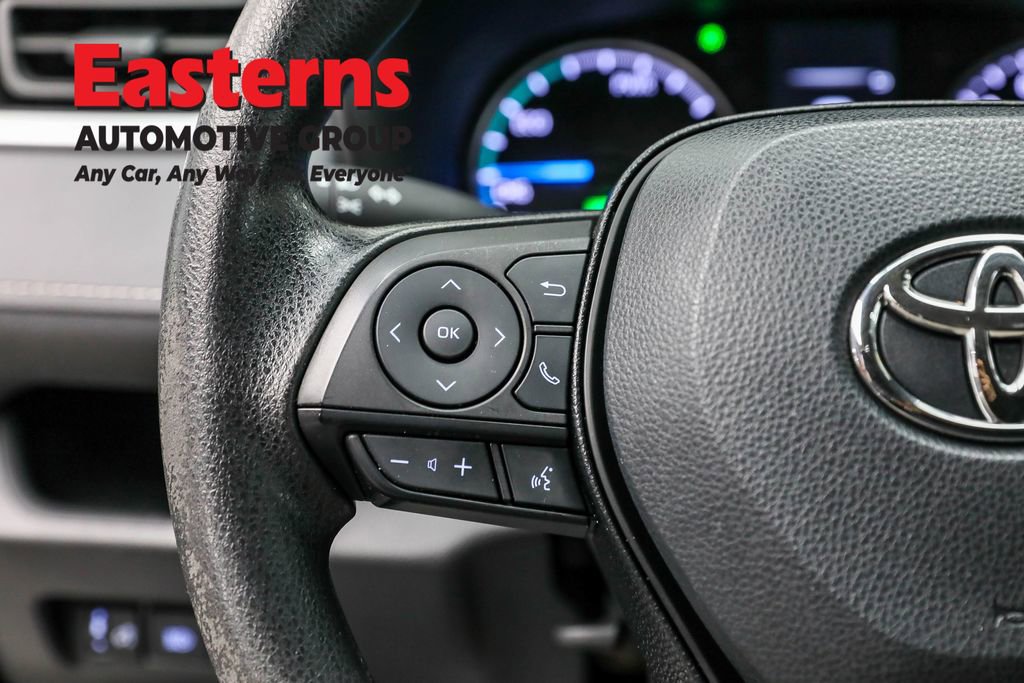 Used 2021 Toyota RAV4 LE image 15