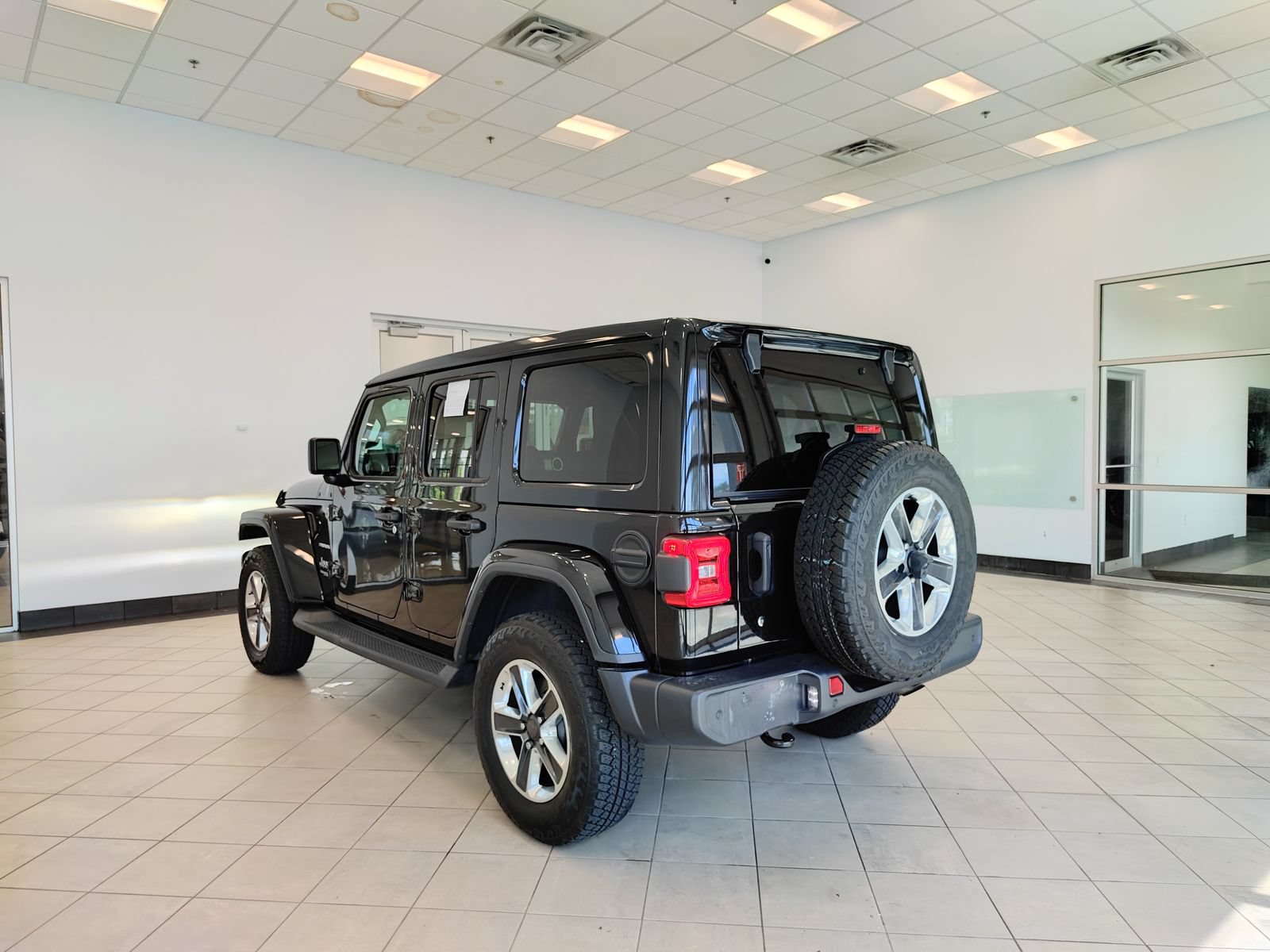 Used 2020 Jeep Wrangler Unlimited Sahara AWD/4WD image 5