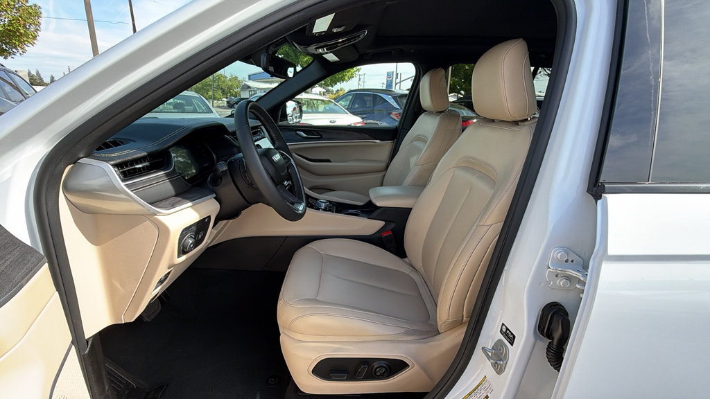 Used 2024 Jeep Grand Cherokee Limited 4xe AWD/4WD image 33