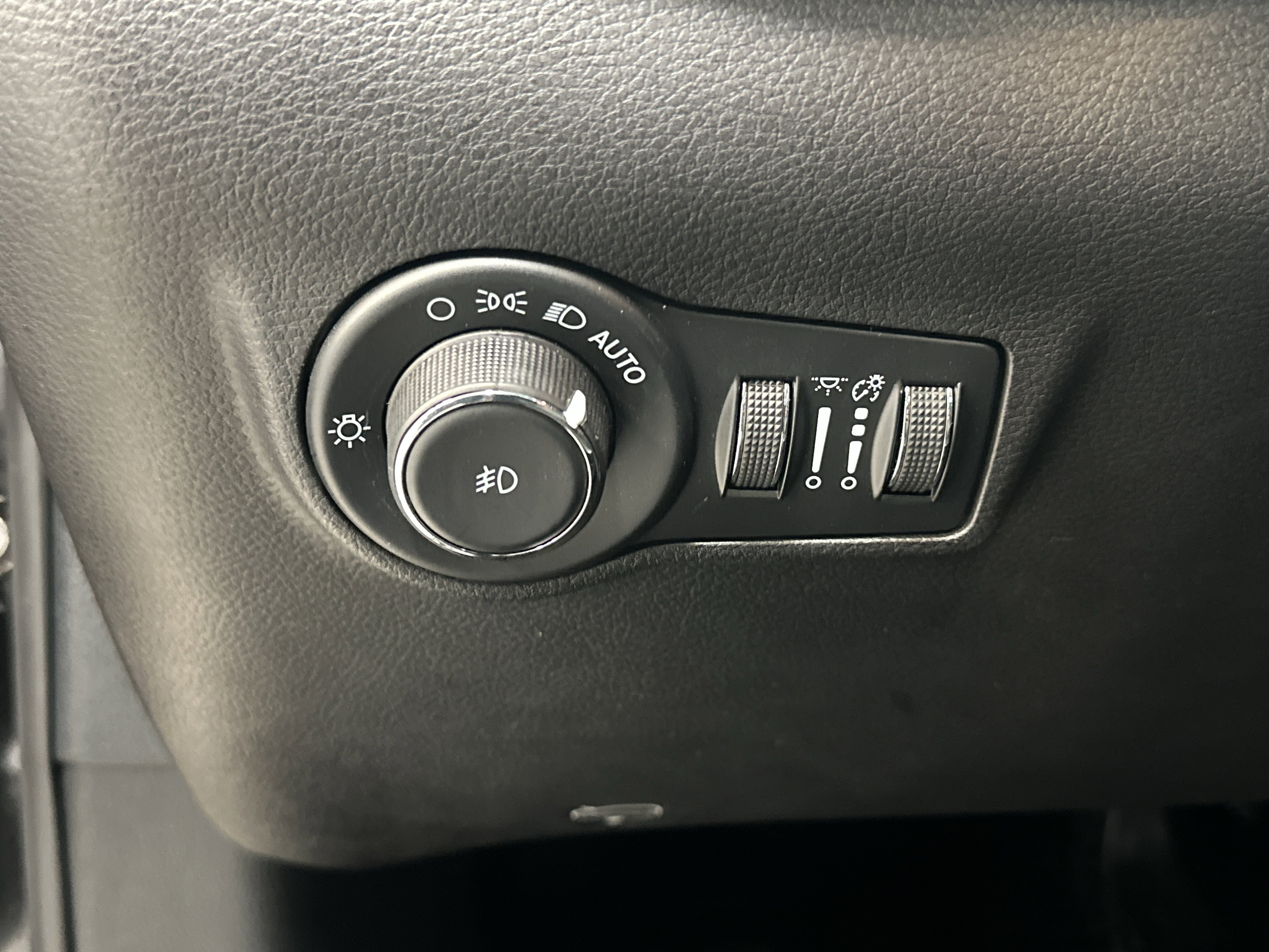 Used 2023 Jeep Compass Limited w/ Sun and Sound Group image 22