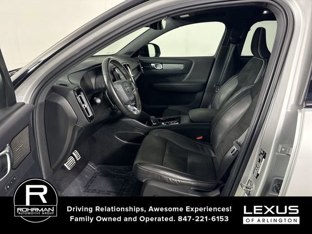 Used 2019 Volvo XC40 T5 R-Design image 4