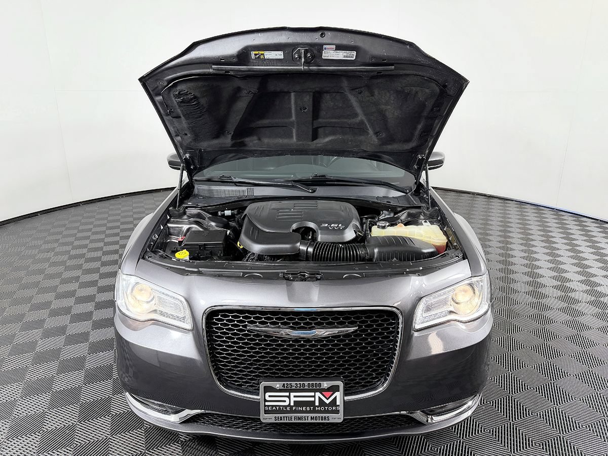Used 2017 Chrysler 300 S RWD image 18