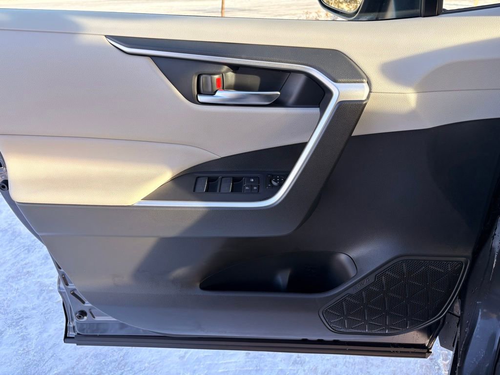 Used 2025 Toyota RAV4 XLE image 10