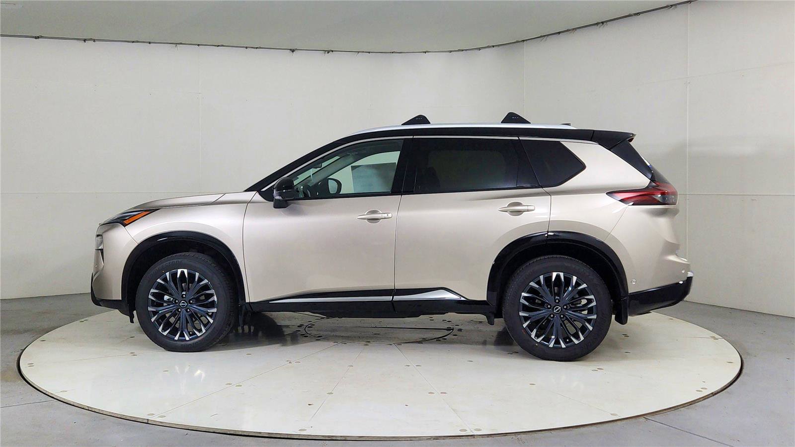 New 2026 Nissan Rogue Platinum w/ Platinum Premium Package AWD/4WD image 4