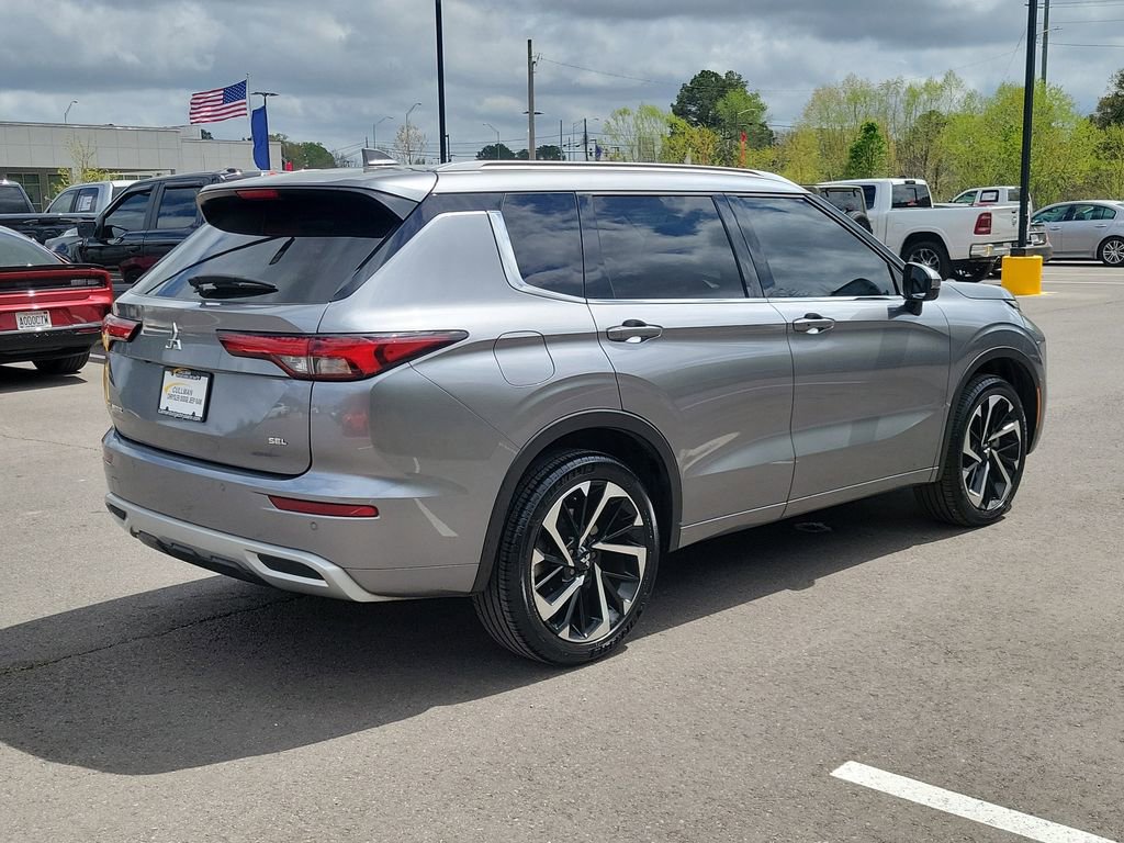 Used 2024 Mitsubishi Outlander SEL image 3
