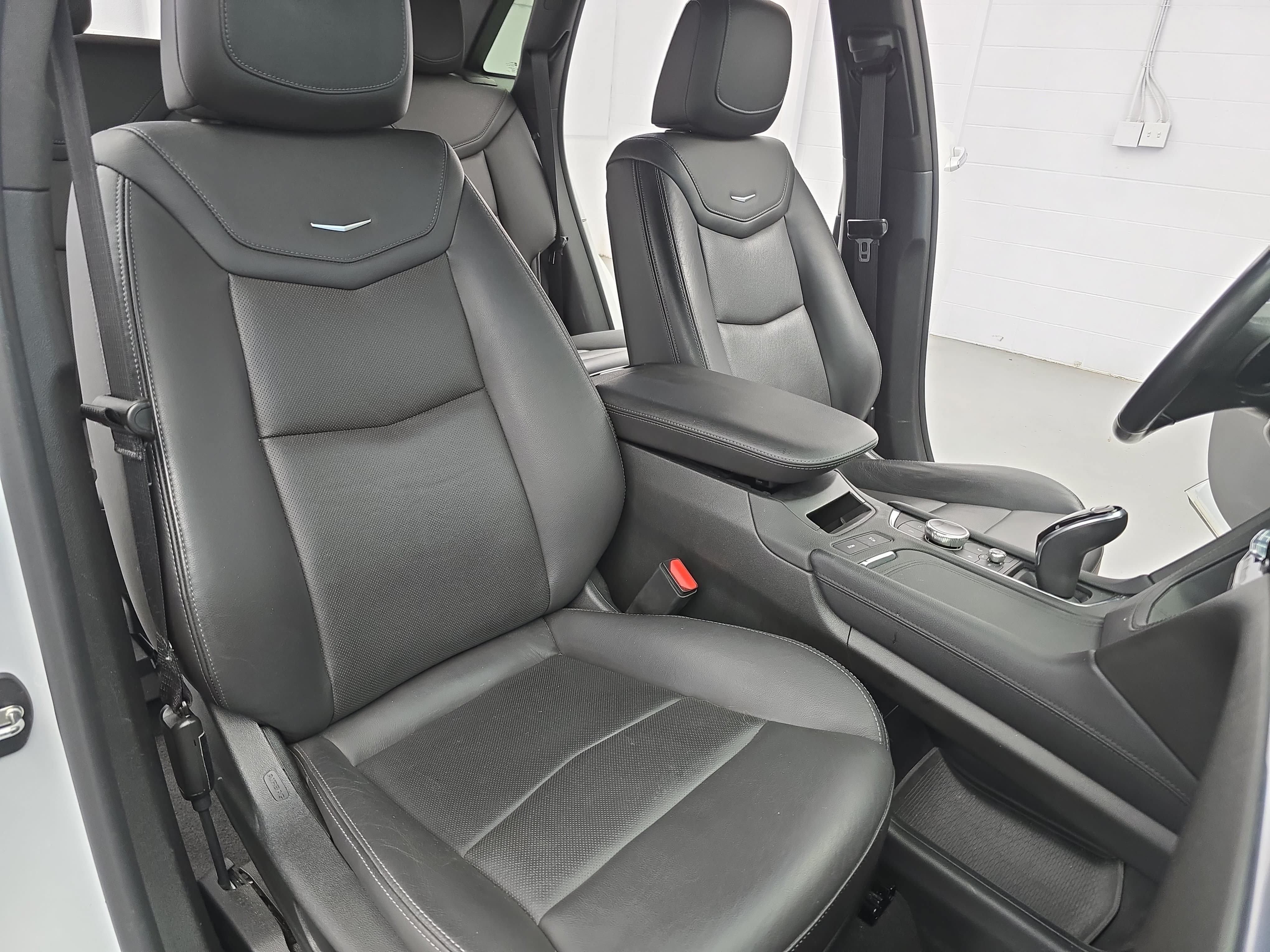 Used 2021 Cadillac XT5 Premium Luxury w/ LPO, Floor Liner Package AWD/4WD image 10