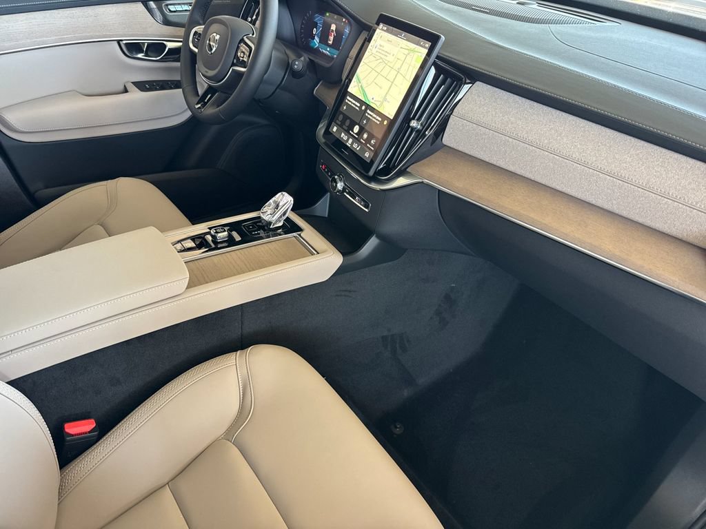 New 2026 Volvo XC90 B5 Plus AWD/4WD image 16