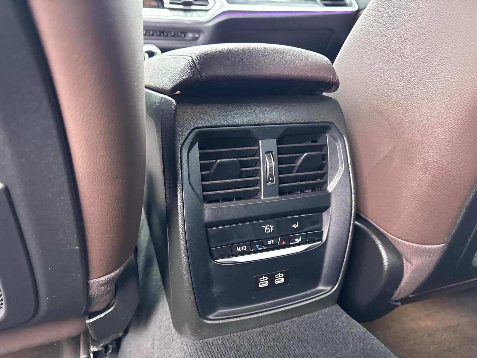 Used 2022 BMW 330i xDrive Sedan w/ Premium Package image 16