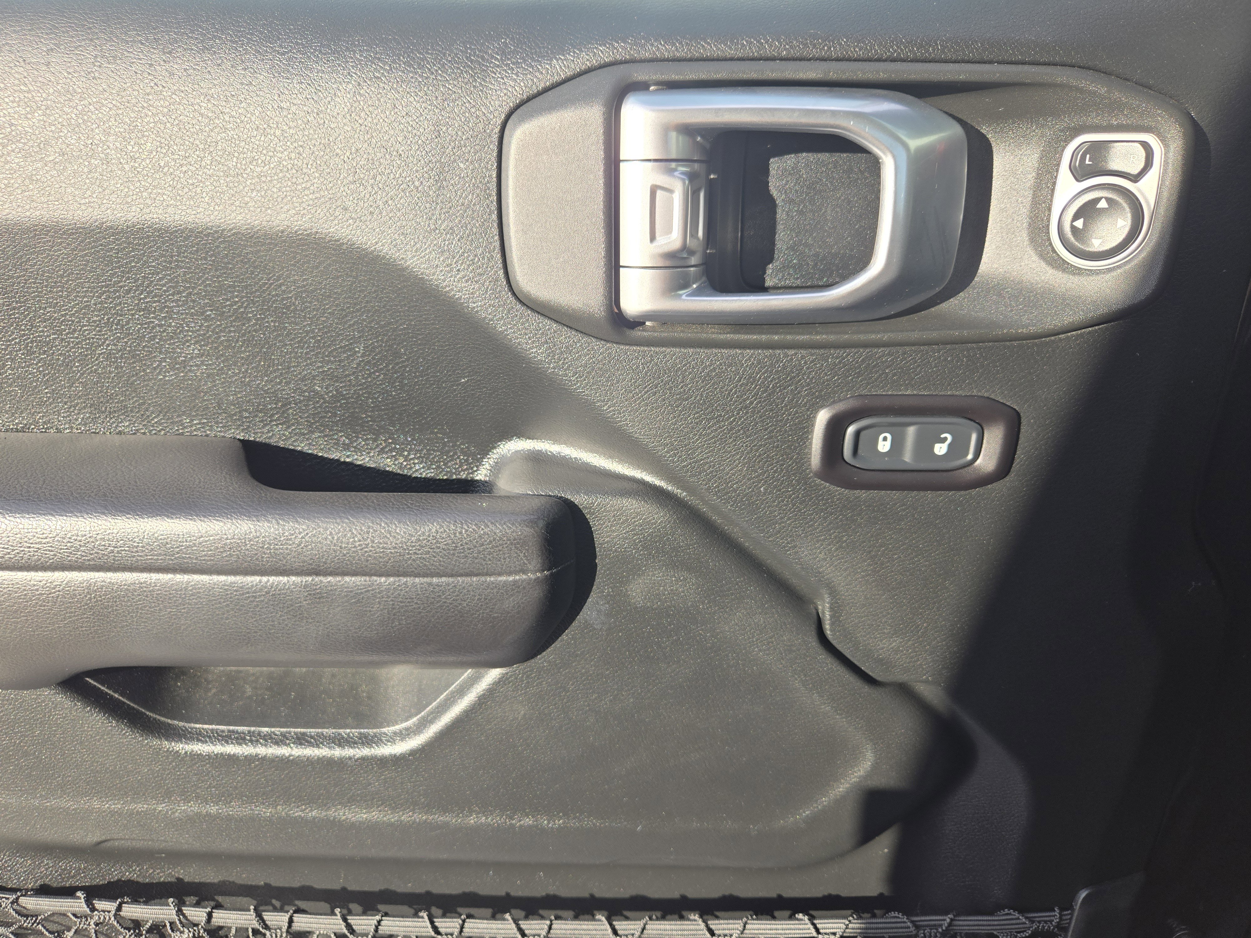 Used 2018 Jeep Wrangler Unlimited Rubicon image 25