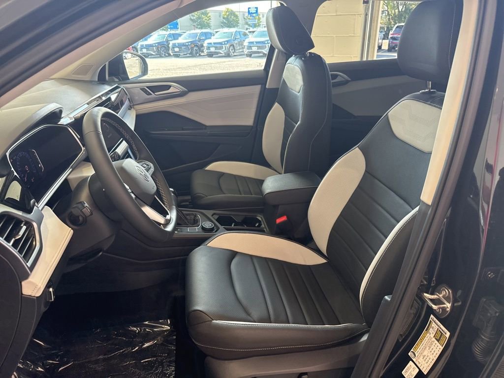 New 2025 Volkswagen Taos SEL image 11