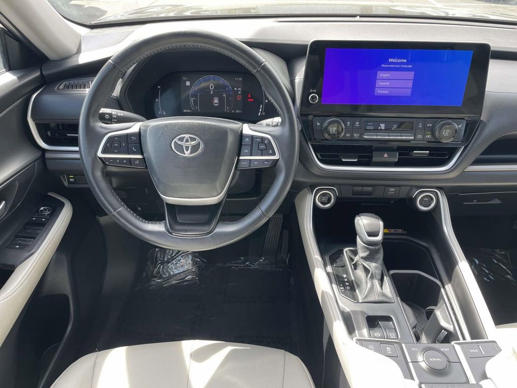 Used 2025 Toyota Grand Highlander FWD image 25