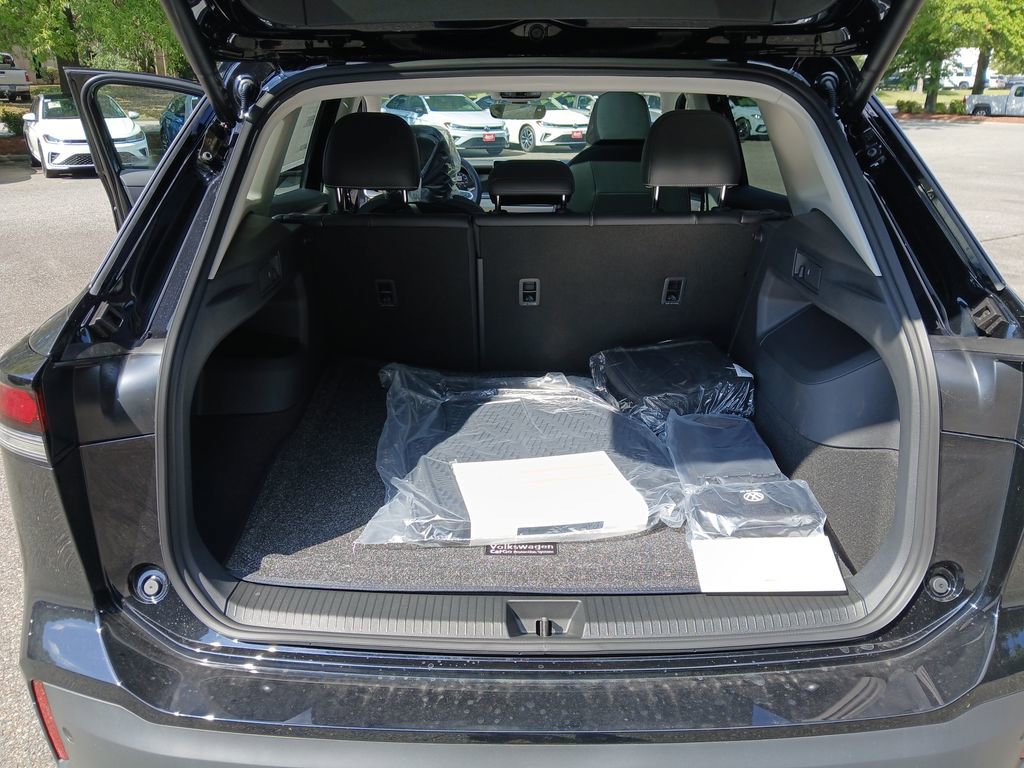 New 2025 Volkswagen Tiguan SE image 22