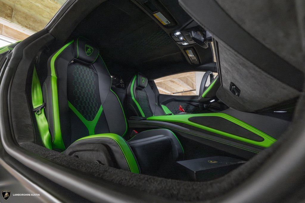 Used 2024 Lamborghini Revuelto image 32