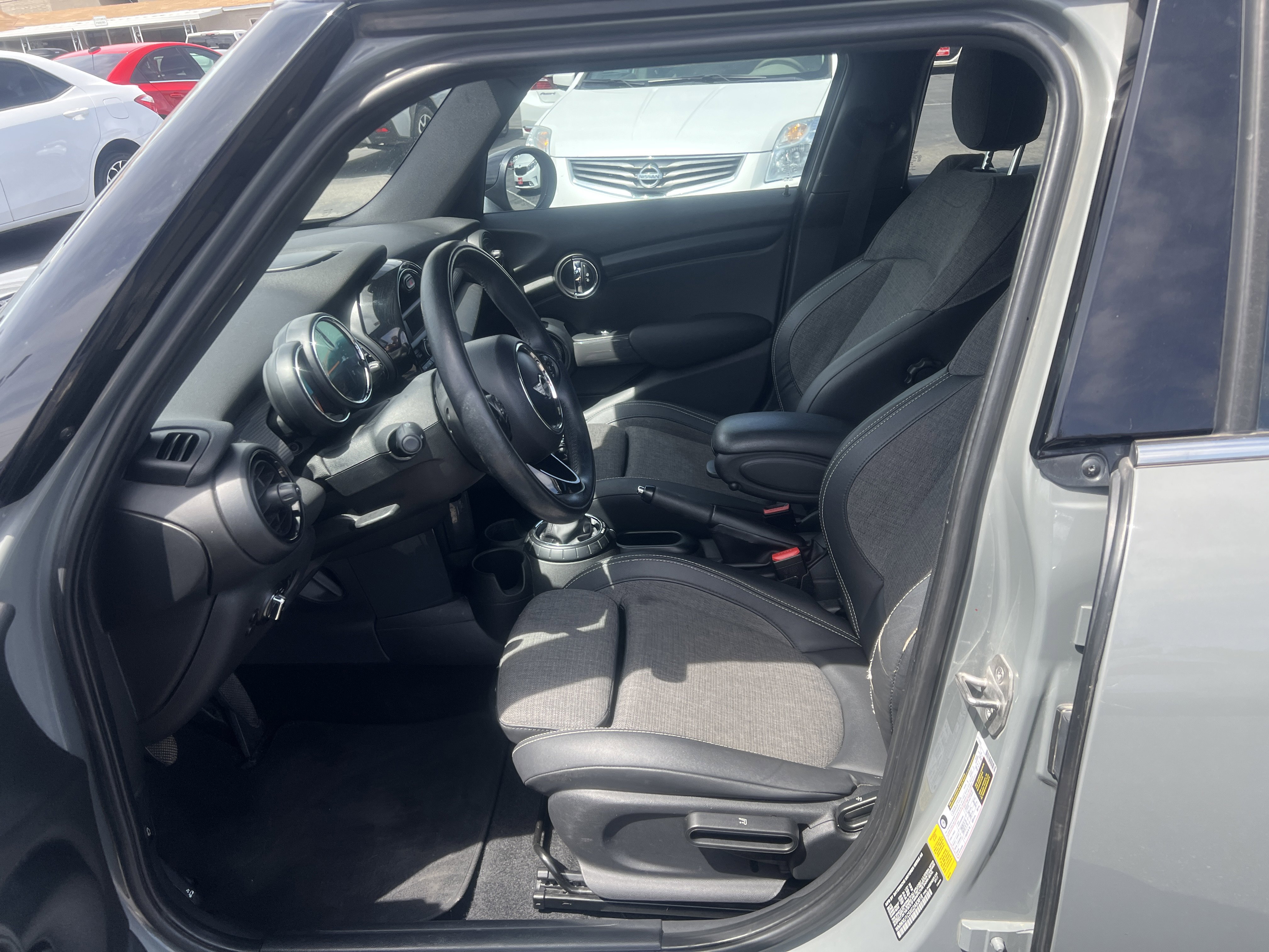 Used 2016 MINI Cooper 4-Door Hardtop FWD image 9
