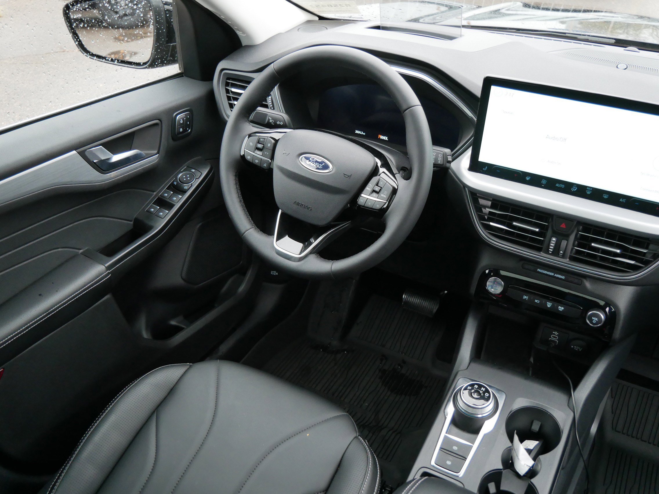 Used 2025 Ford Escape SE w/ PHEV Premium Package FWD image 9