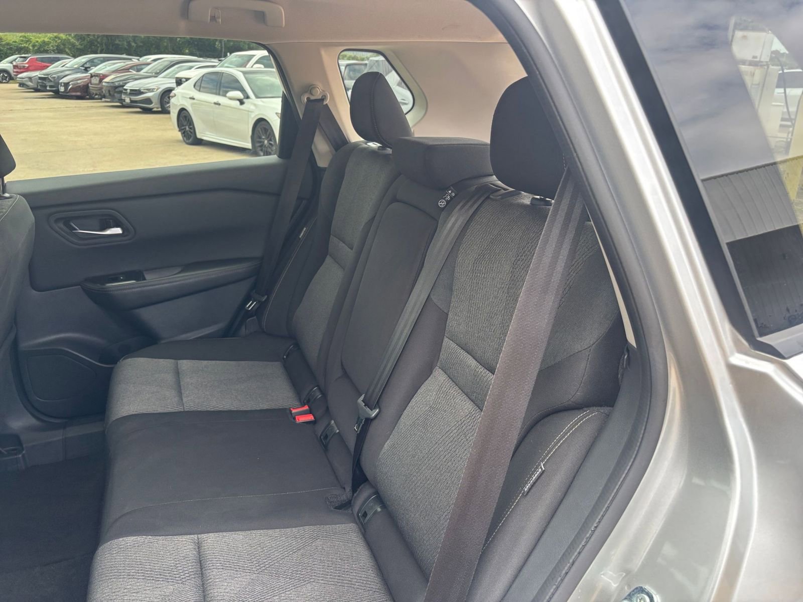Used 2025 Nissan Rogue SV FWD image 25
