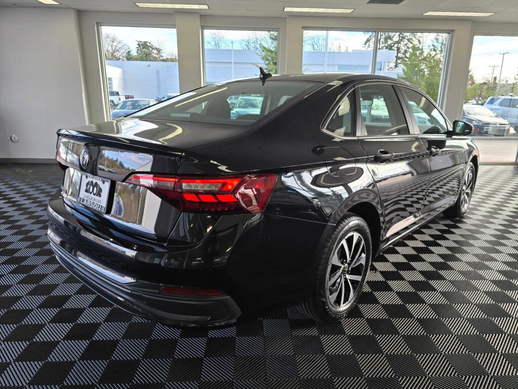 Used 2023 Volkswagen Jetta S w/ Driver Assistance Package image 4