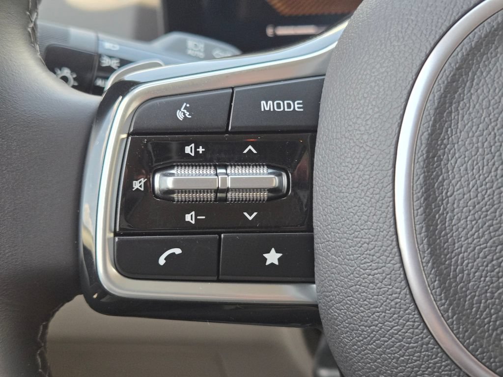 Certified 2026 Kia Carnival LXS FWD image 23