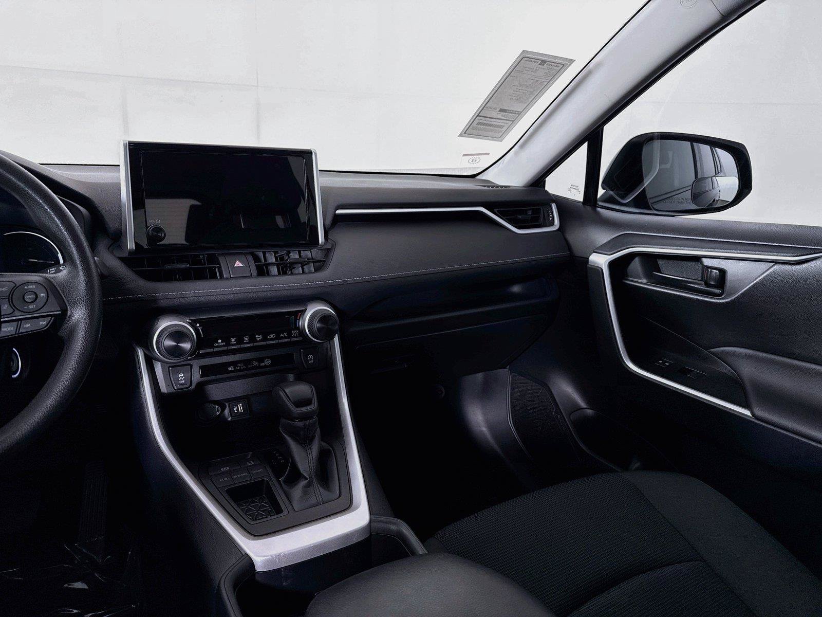 Certified 2025 Toyota RAV4 LE FWD image 28