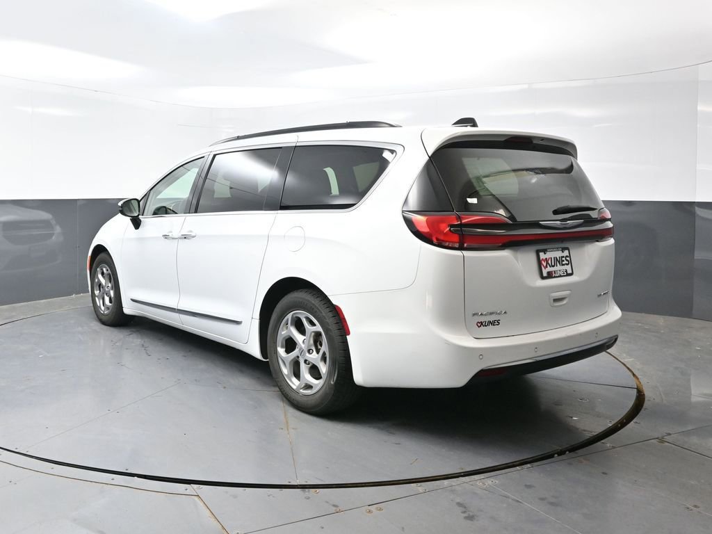 Used 2023 Chrysler Pacifica Limited FWD image 12