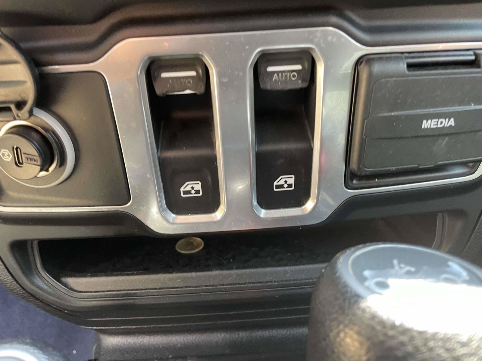 Used 2018 Jeep Wrangler Sport AWD/4WD image 28