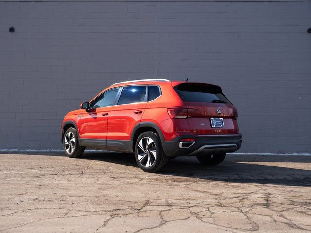 Certified 2024 Volkswagen Taos SE image 3
