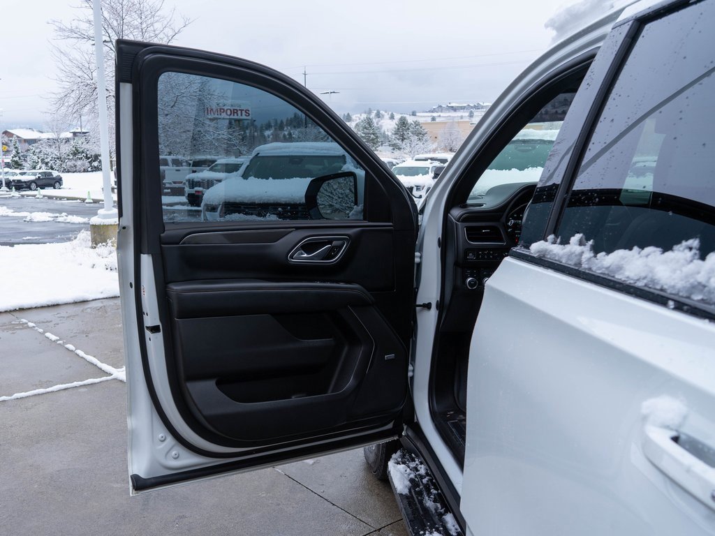 Used 2022 GMC Yukon AT4 w/ Technology Package image 19