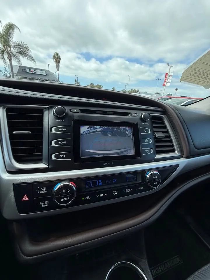 Used 2014 Toyota Highlander Plus image 11