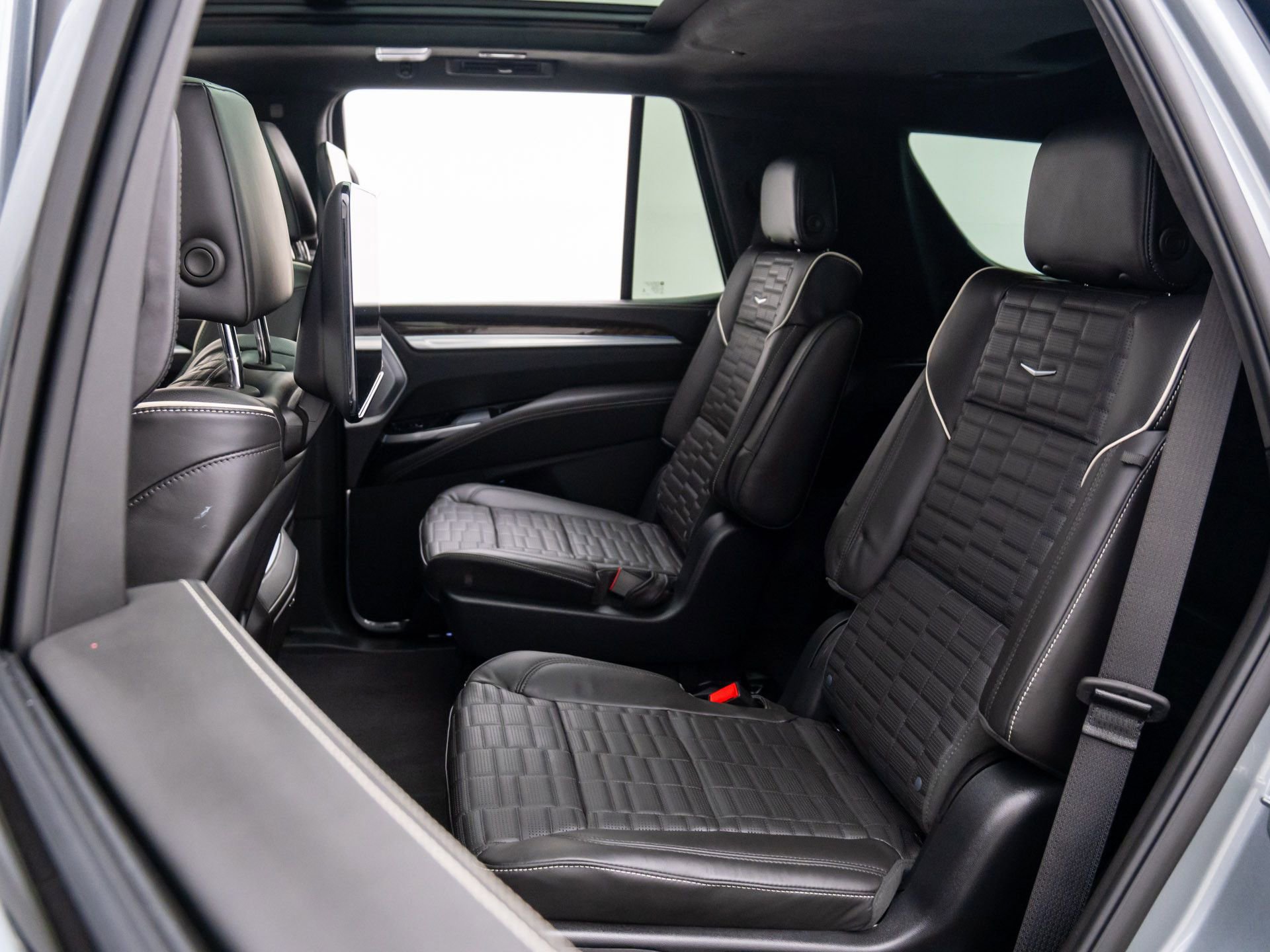 New 2026 Cadillac Escalade Platinum Sport w/ LPO, ONYX Package image 17