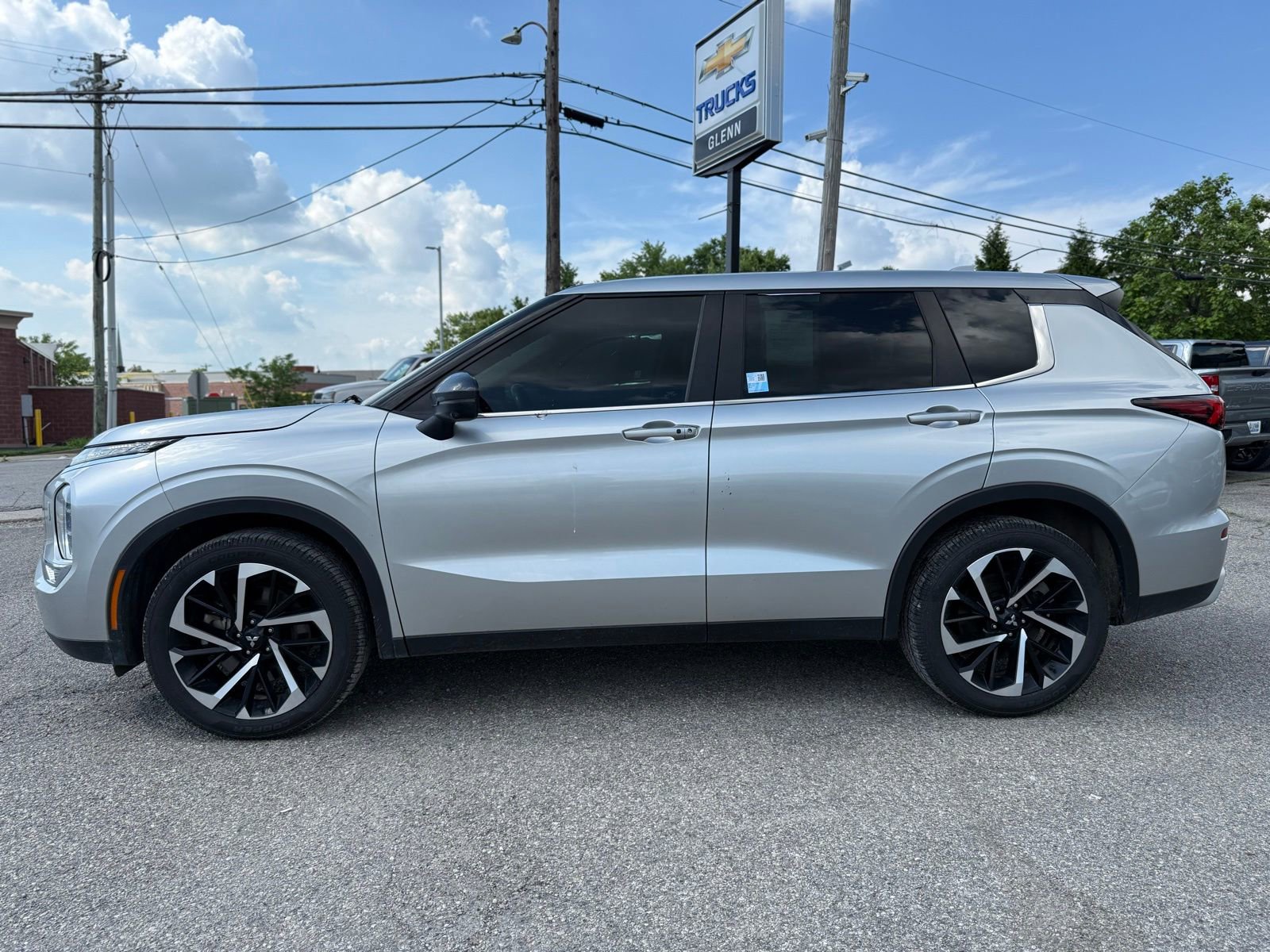 Used 2022 Mitsubishi Outlander SE AWD/4WD image 3