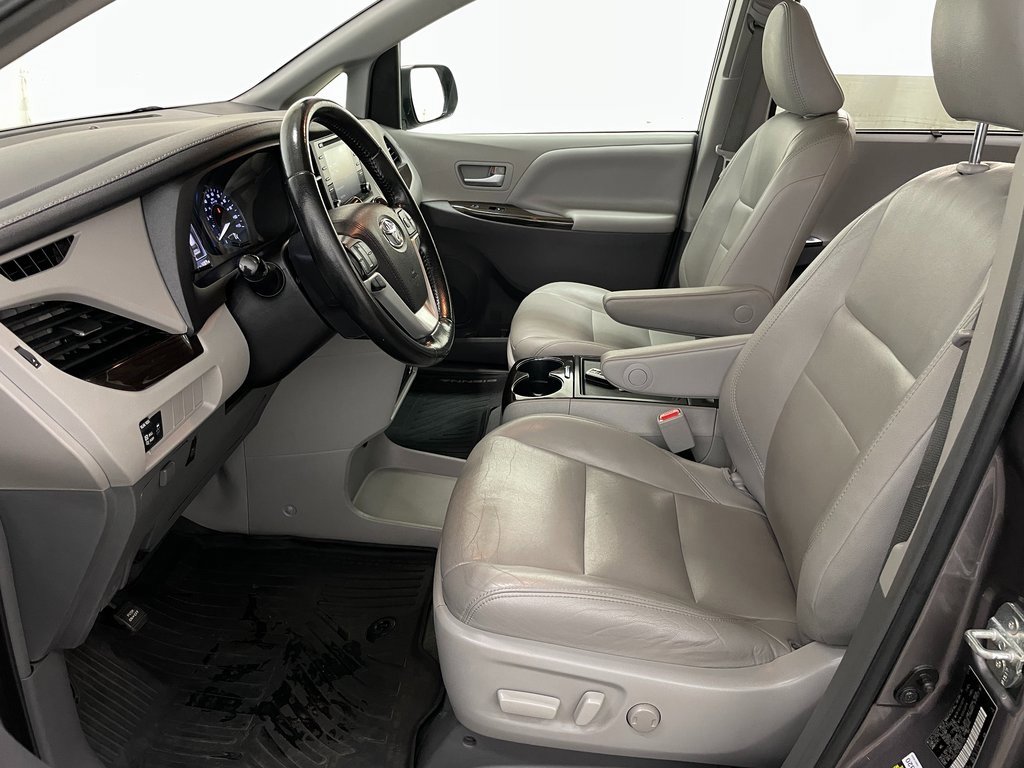Used 2019 Toyota Sienna XLE image 8