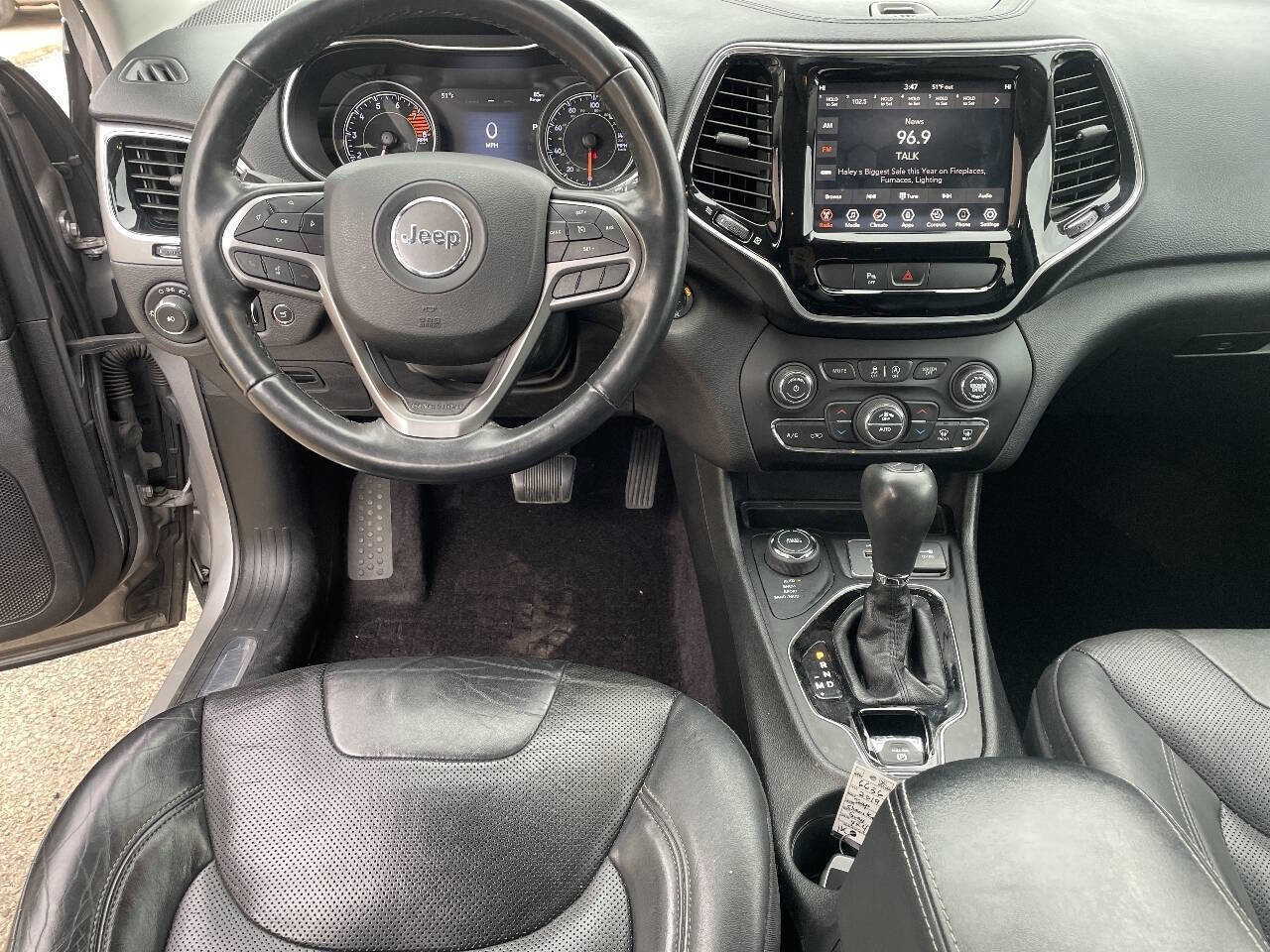 Used 2019 Jeep Cherokee Limited image 27